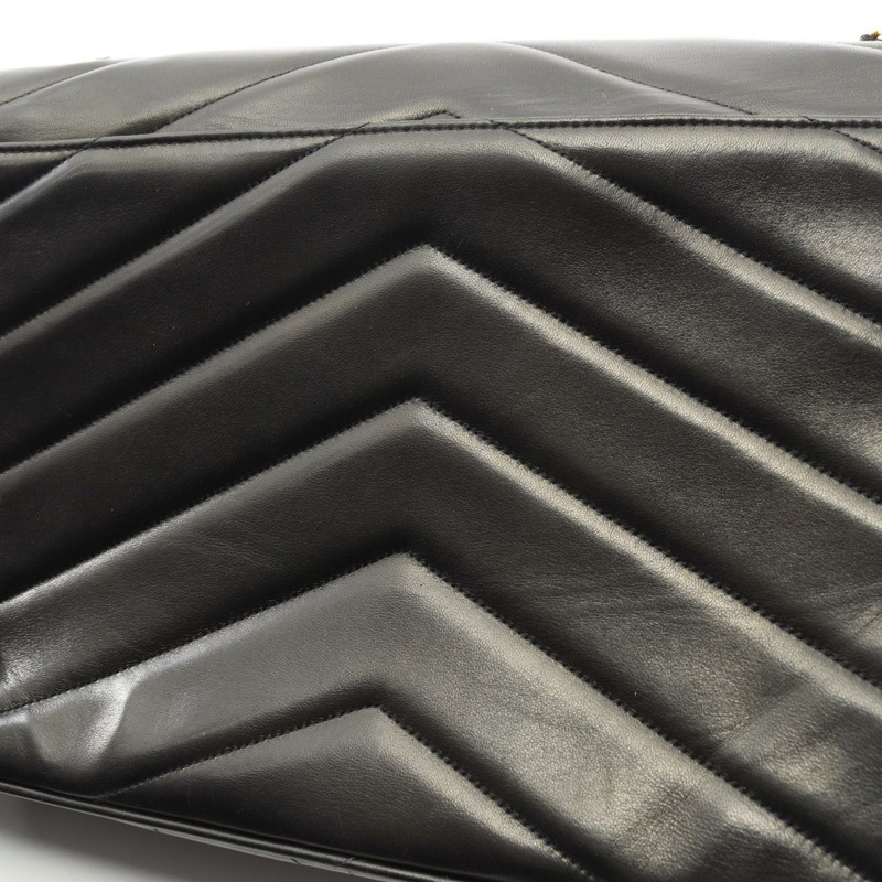 香奈兒 V 字縫線鏈條斜挎單肩包，羊皮材質，黑色，二手，金色五金-11