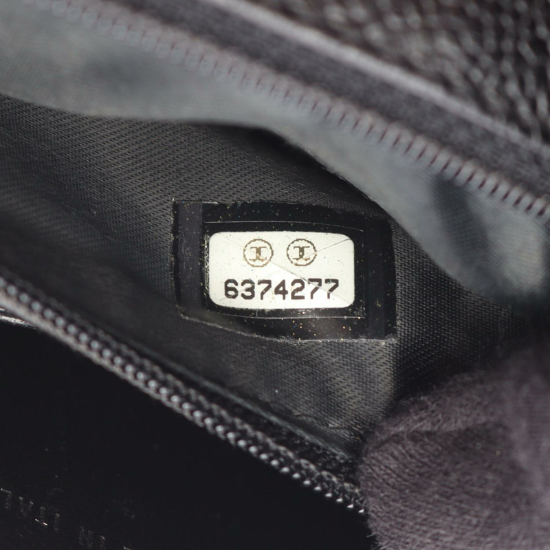 香奈兒 (CHANEL) Matelasse 頂部手柄手提包，粒面小牛皮，黑色，二手，銀色五金配件，CC-4