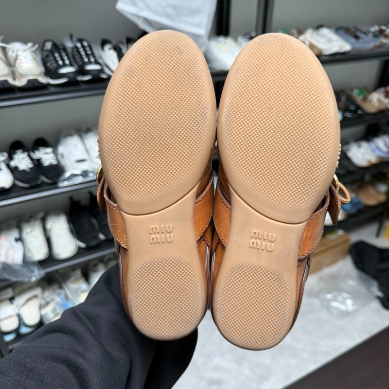 MiuMiu25FW秀款搭扣做舊復古球鞋德訓鞋 36碼-6