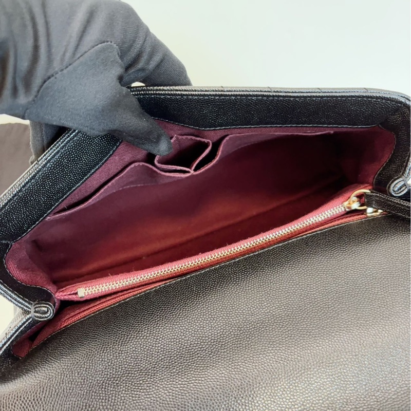 Chanel Coco Handle 中號 V紋黑金荔枝牛皮-13