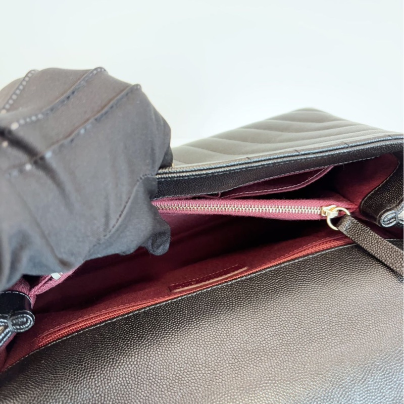 Chanel Coco Handle 中號 V紋黑金荔枝牛皮-14