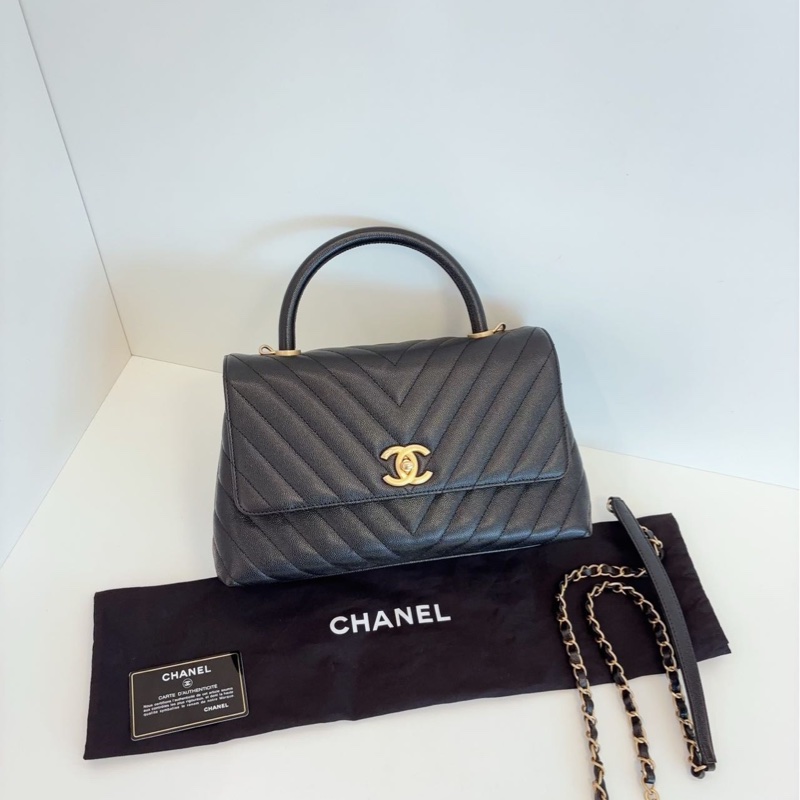 Chanel Coco Handle 中號 V紋黑金荔枝牛皮-19