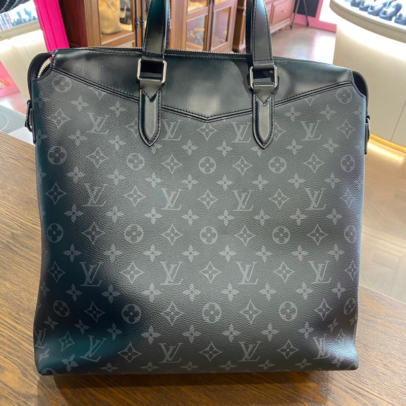 LV 路易威登 exploer黑花拼皮男士公文包 手提單肩斜挎包 附件:肩帶 尺寸:36*35 。-1