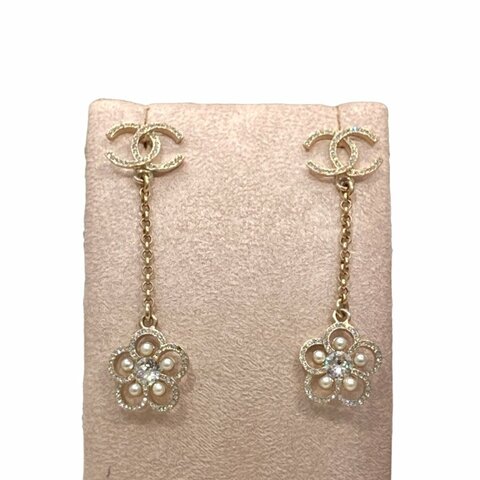 CHANEL 香奈兒 ARRIVAL CRYSTAL PEARL CC EARRINGS 山茶花流蘇水鑽珍珠耳針 合金