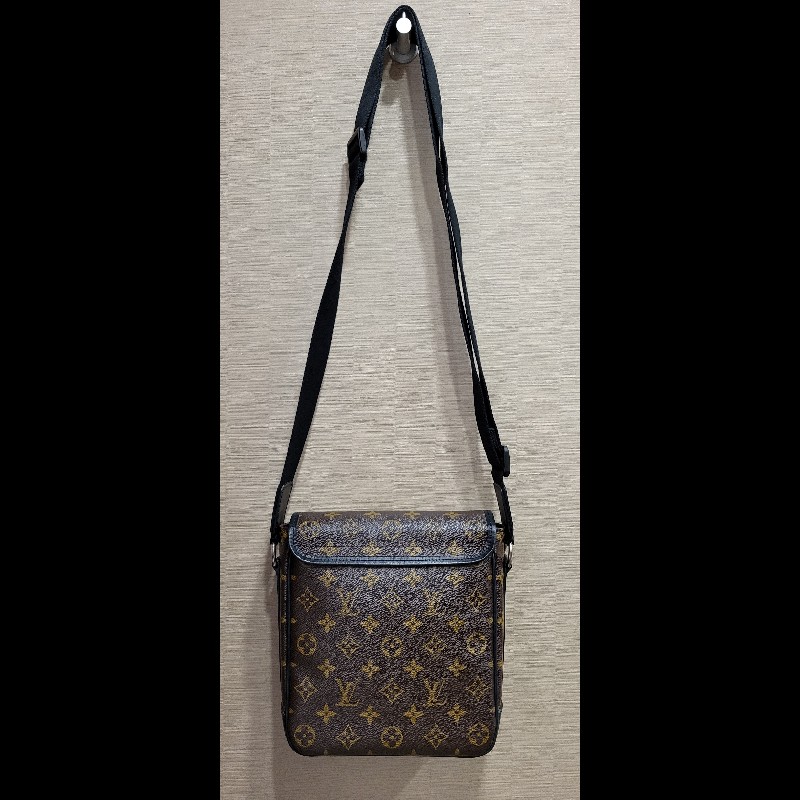 LOUIS VUITTON斜背包-1