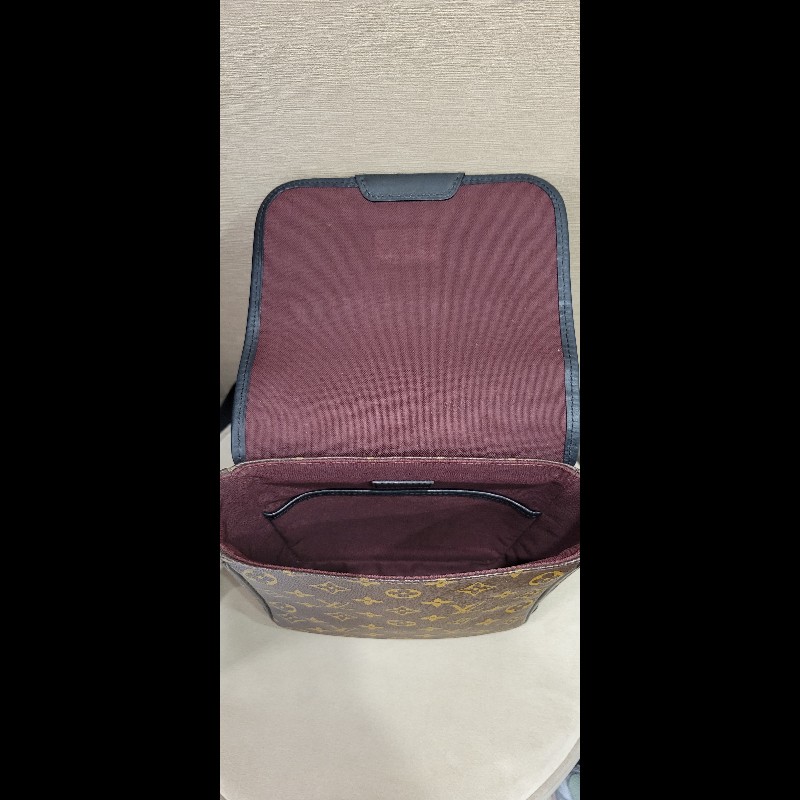 LOUIS VUITTON斜背包-3