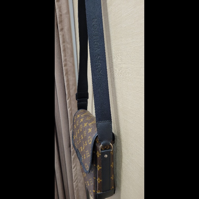 LOUIS VUITTON斜背包-5
