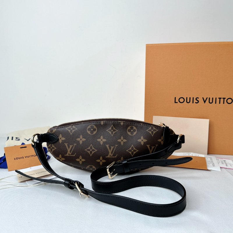 LV Keepit老花橢圓胸包斜背包-2