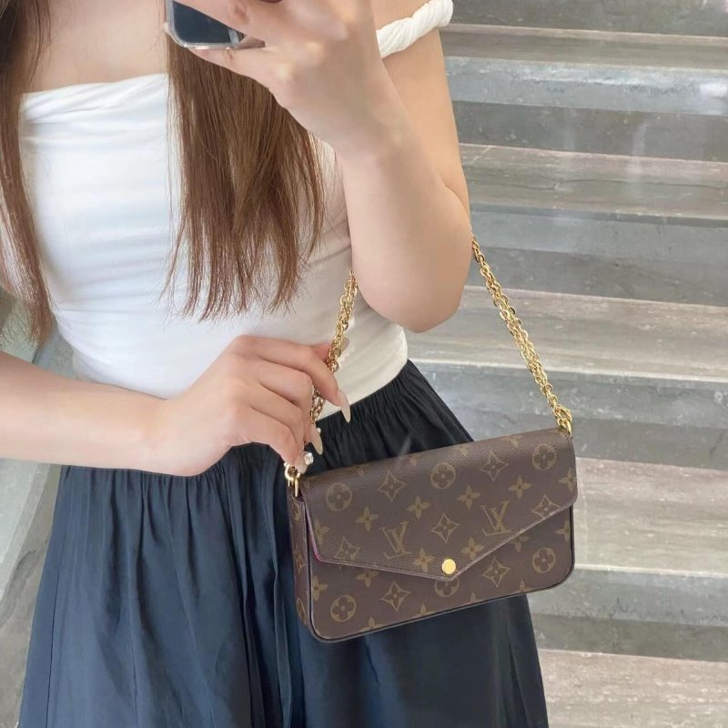 母親節禮物精選降價 近新芯片款 LV原信封式 3合1 鏈條包 /法國製/LV原廠盒、LV原廠防塵套,LV原廠紙袋-48