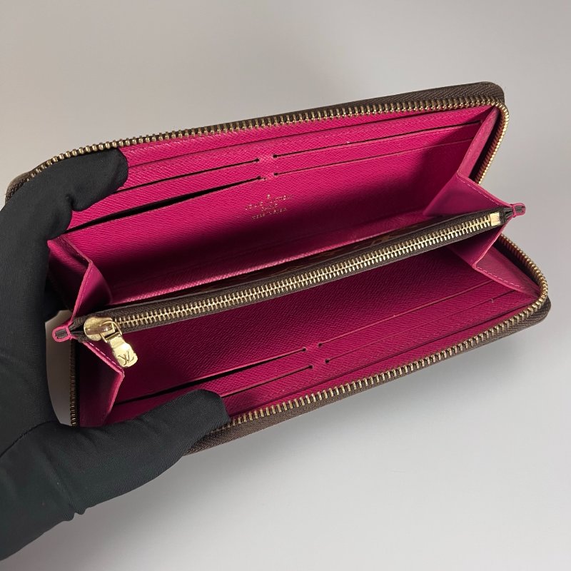 LV M64201 老花ㄇ拉長夾粉紅 小花吊墜-4