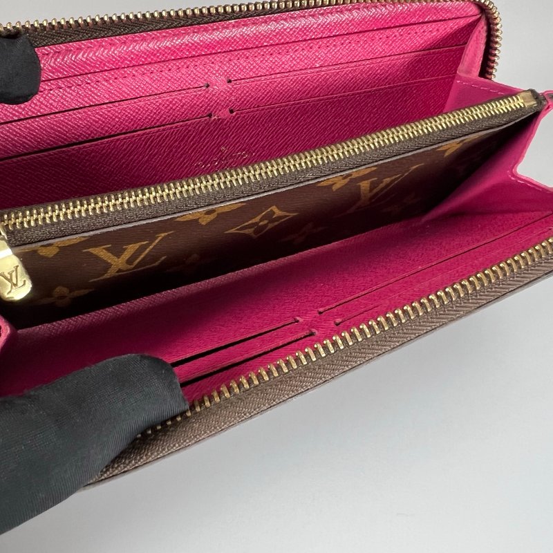 LV M64201 老花ㄇ拉長夾粉紅 小花吊墜-5