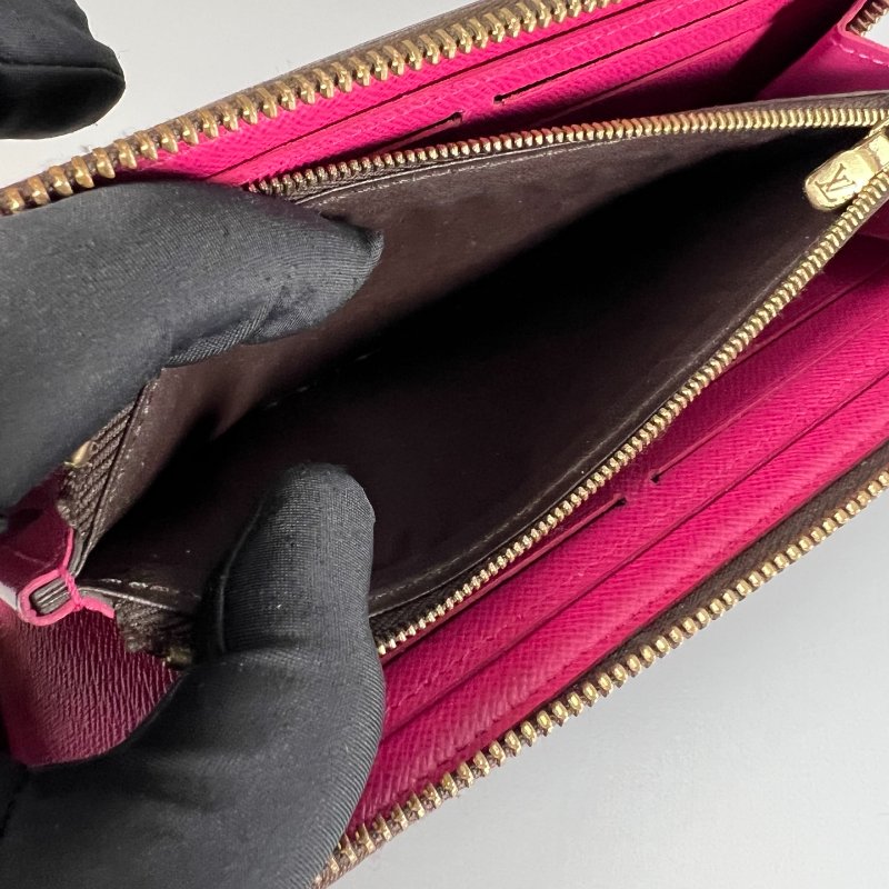 LV M64201 老花ㄇ拉長夾粉紅 小花吊墜-7