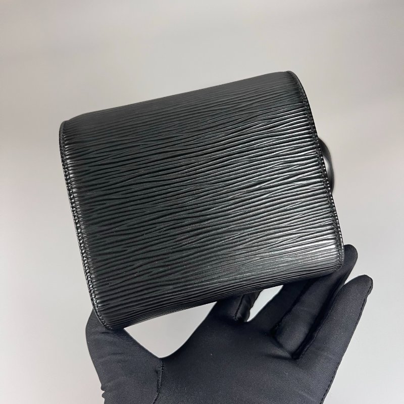 LV M52392 黑EPI水桶包-5