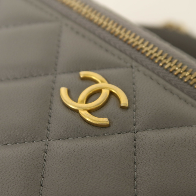 CHANEL 羊皮皮革Vanity Case金扣鏈帶手挽肩背兩用袋-9
