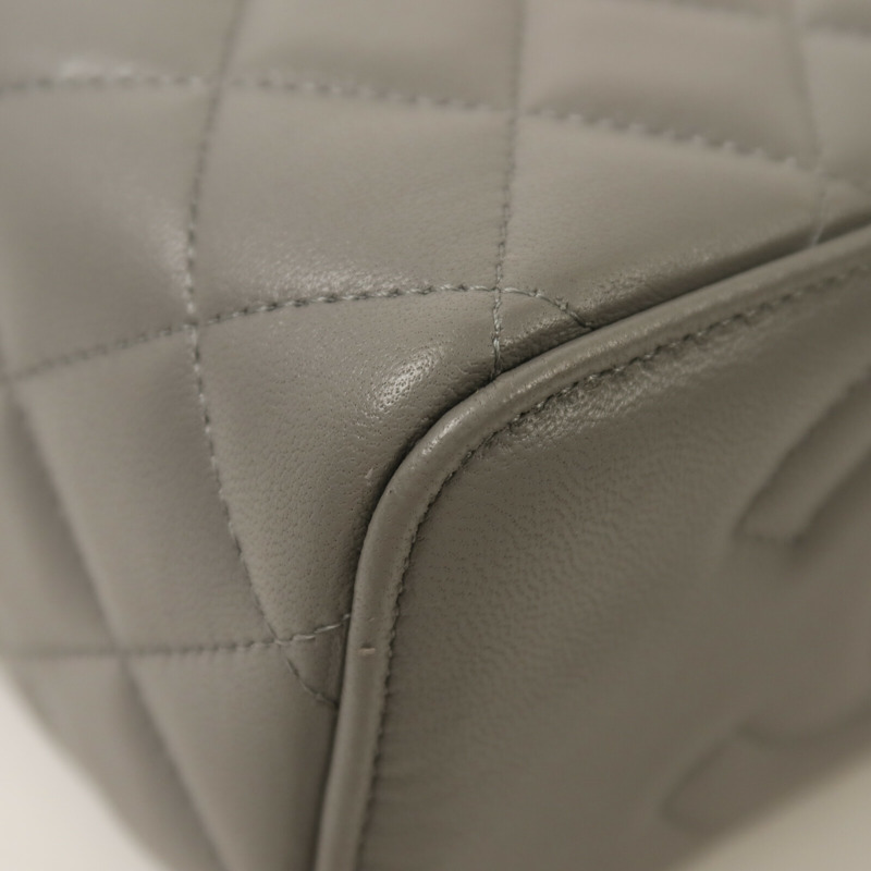 CHANEL 羊皮皮革Vanity Case金扣鏈帶手挽肩背兩用袋-11