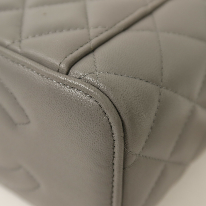 CHANEL 羊皮皮革Vanity Case金扣鏈帶手挽肩背兩用袋-14