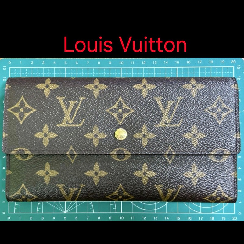 近新極美／LV／三折層長夾／內有按扣零錢包-0