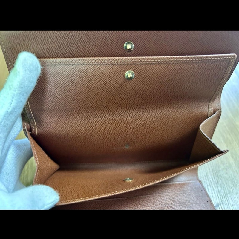 近新極美／LV／三折層長夾／內有按扣零錢包-4