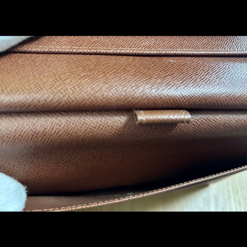 近新極美／LV／三折層長夾／內有按扣零錢包-10