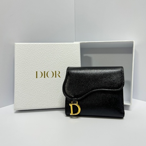 （閒置新超美💗） Dior Saddle 牛皮革 馬鞍短夾 【專櫃24,000】