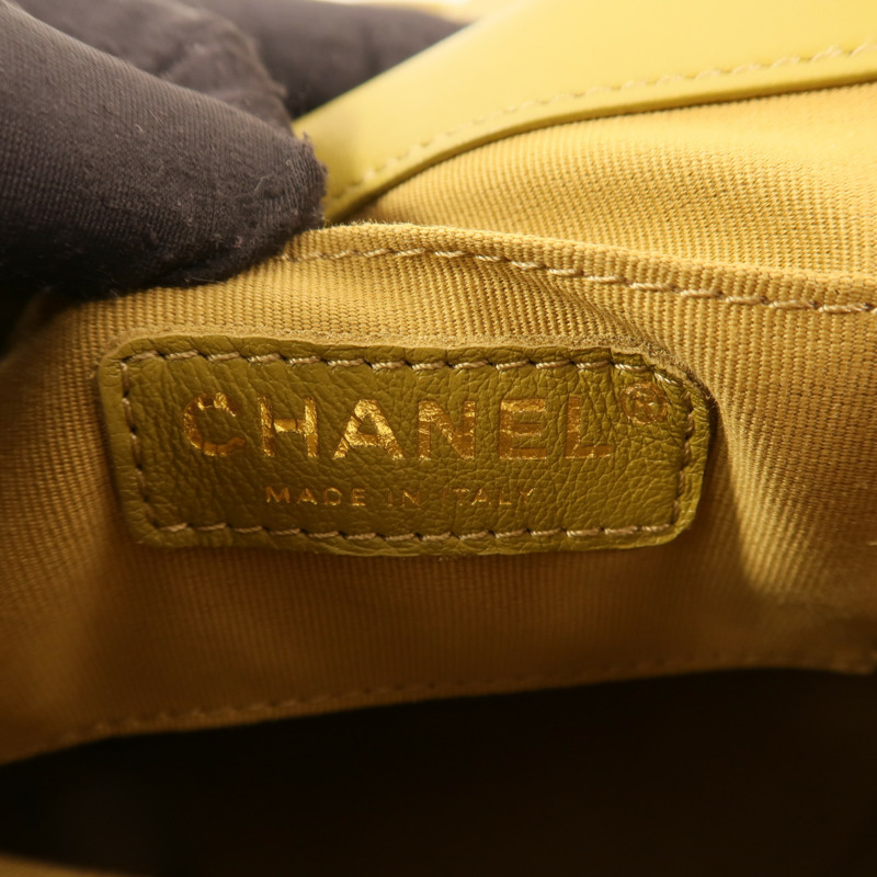 CHANEL 牛皮皮革Duma金扣背包-5