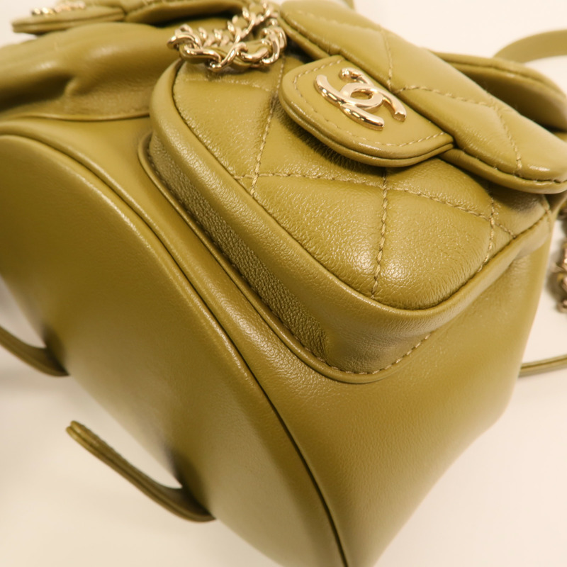 CHANEL 牛皮皮革Duma金扣背包-10