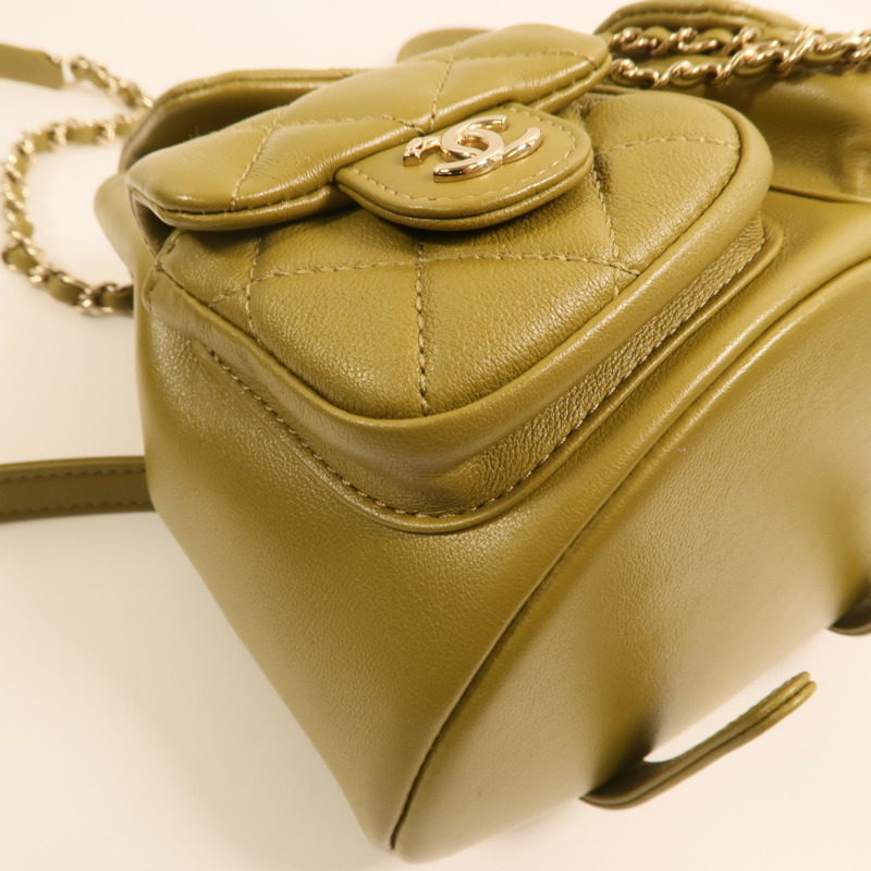CHANEL 牛皮皮革Duma金扣背包-11