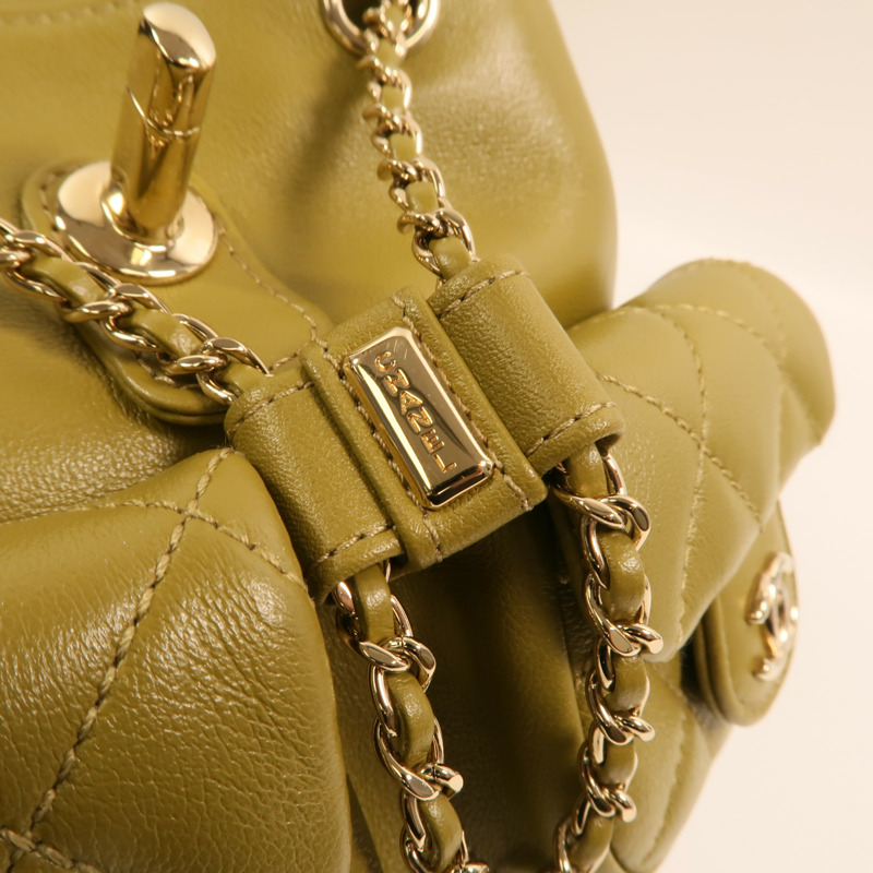 CHANEL 牛皮皮革Duma金扣背包-14