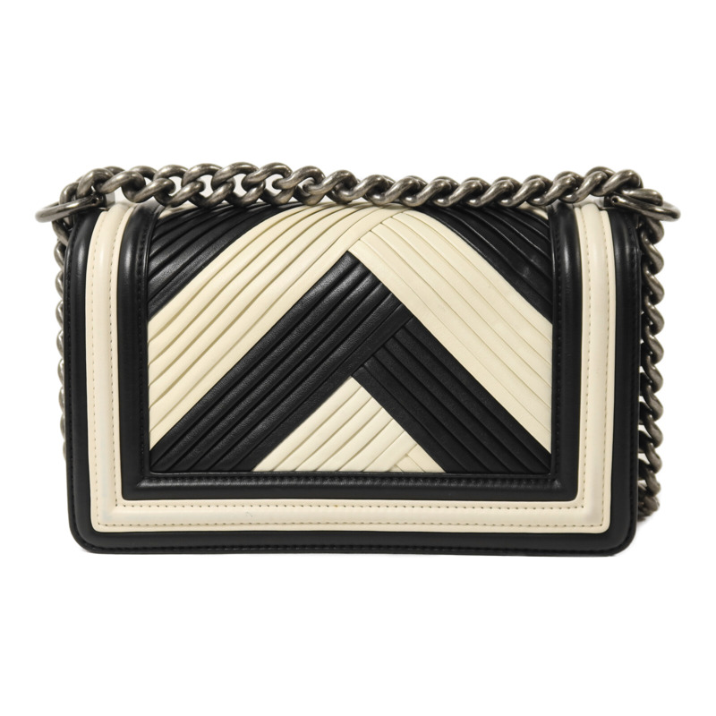 CHANEL 牛皮皮革Boy 20銀扣鏈帶肩背袋-1