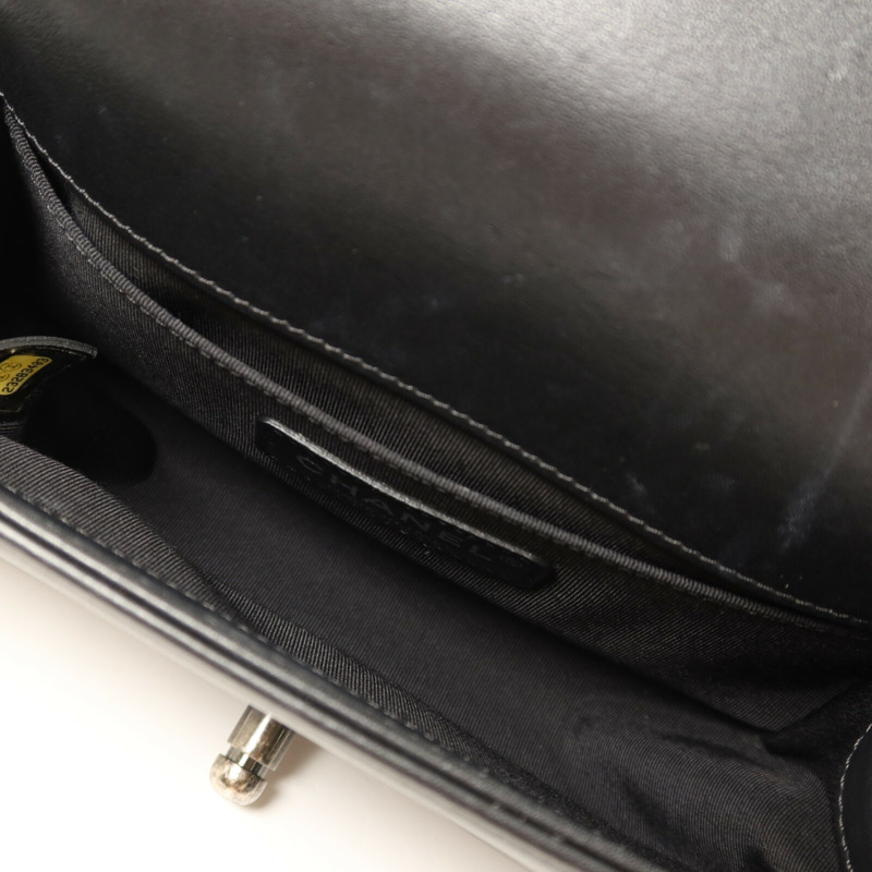 CHANEL 牛皮皮革Boy 20銀扣鏈帶肩背袋-4