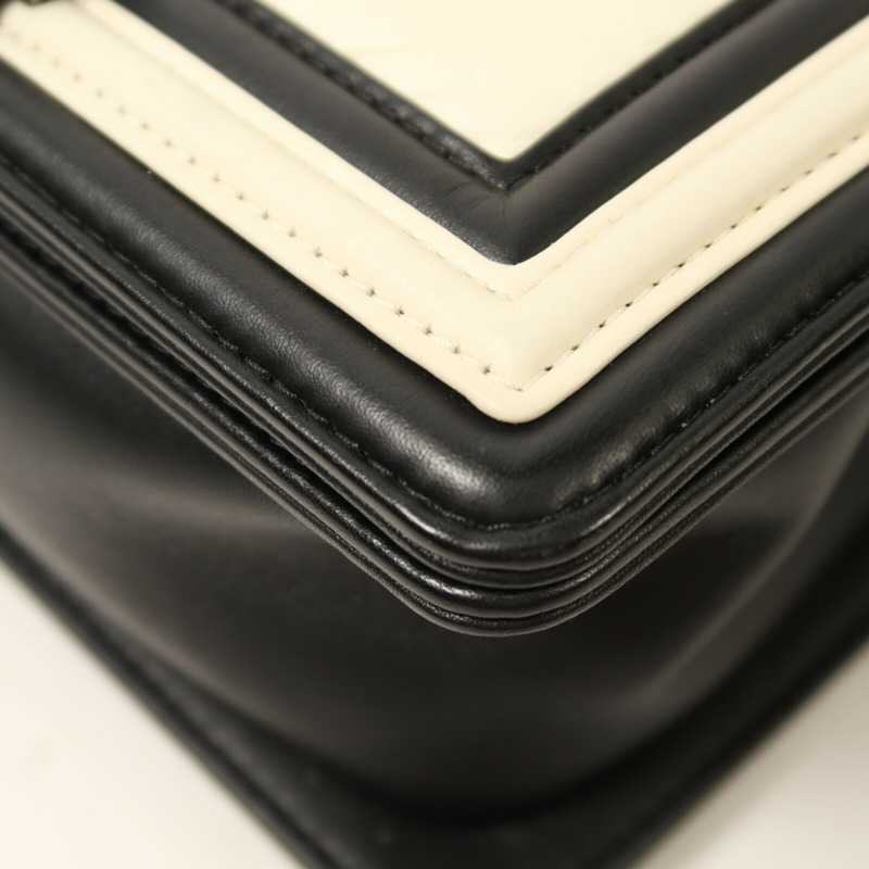 CHANEL 牛皮皮革Boy 20銀扣鏈帶肩背袋-11