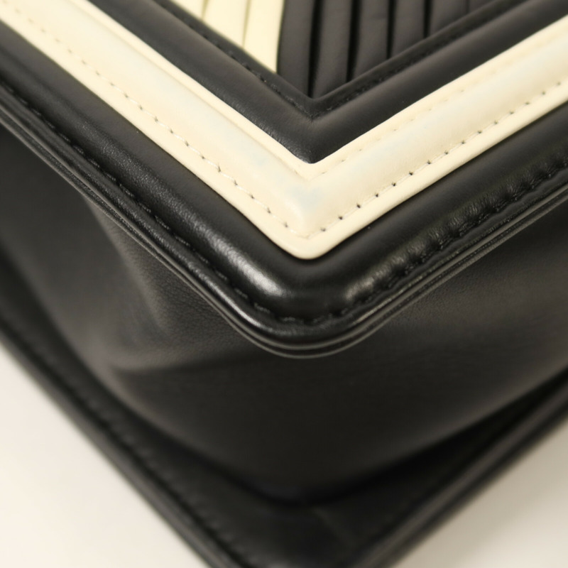 CHANEL 牛皮皮革Boy 20銀扣鏈帶肩背袋-12