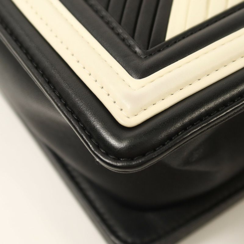 CHANEL 牛皮皮革Boy 20銀扣鏈帶肩背袋-13