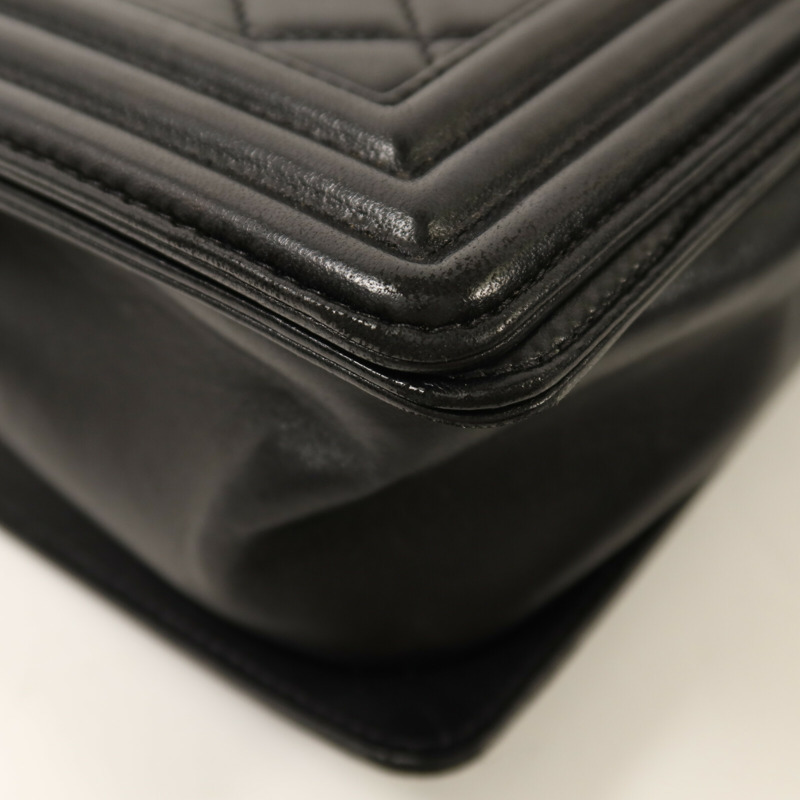 CHANEL 羊皮皮革Boy 25金扣鏈帶肩背袋-10