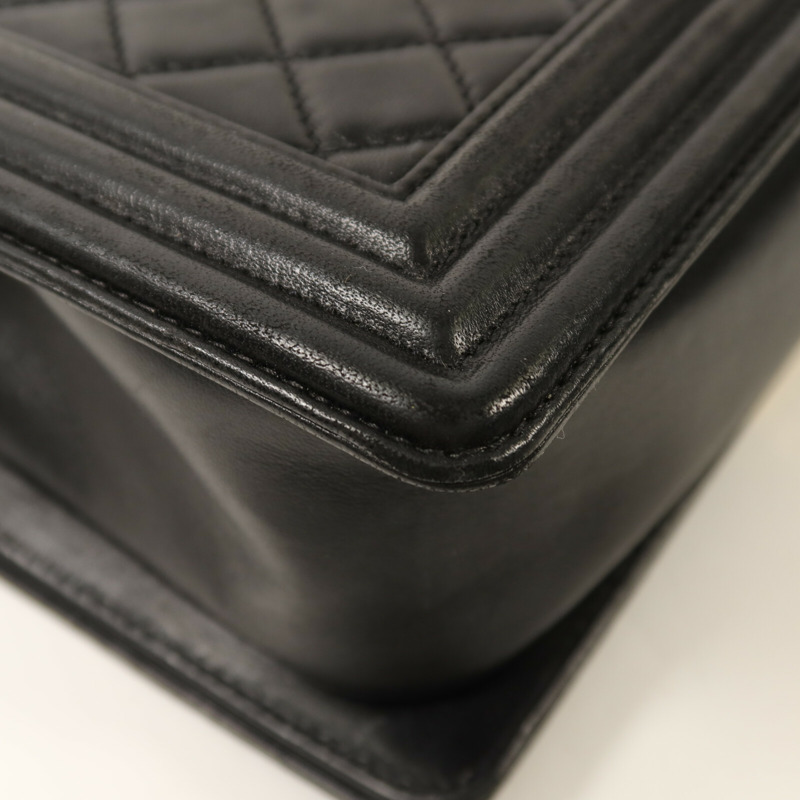 CHANEL 羊皮皮革Boy 25金扣鏈帶肩背袋-12