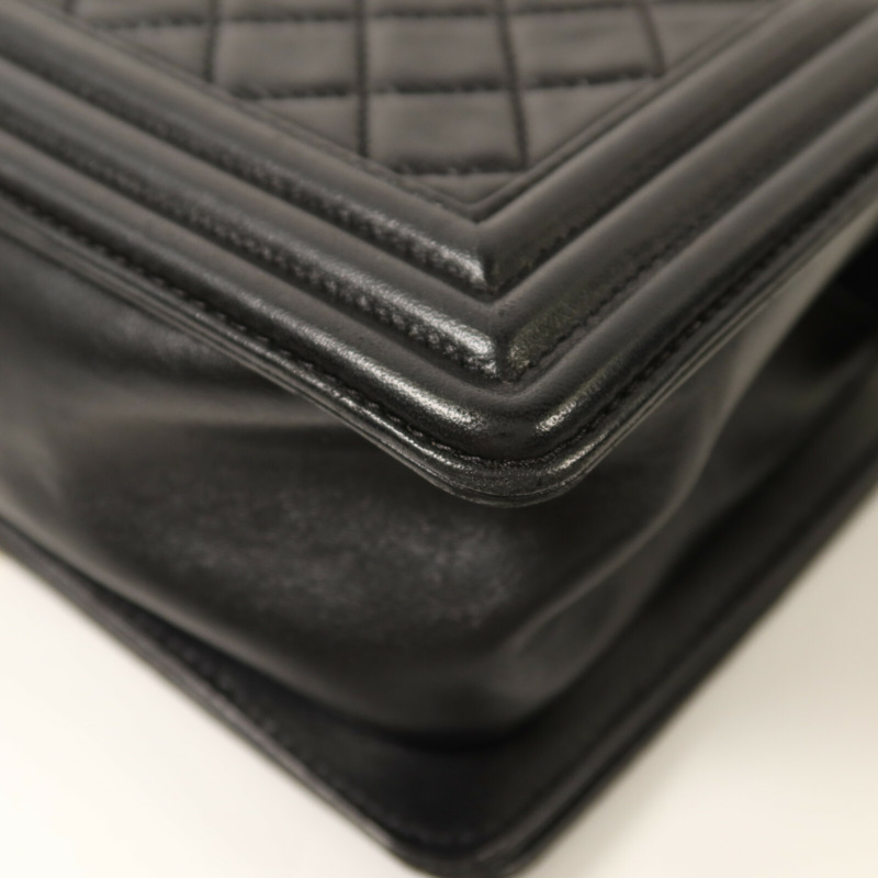 CHANEL 羊皮皮革Boy 25金扣鏈帶肩背袋-13