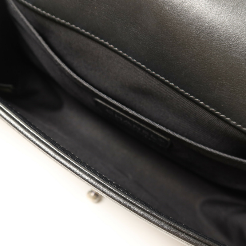 CHANEL 羊皮皮革Boy 25銀扣鏈帶肩背袋-10