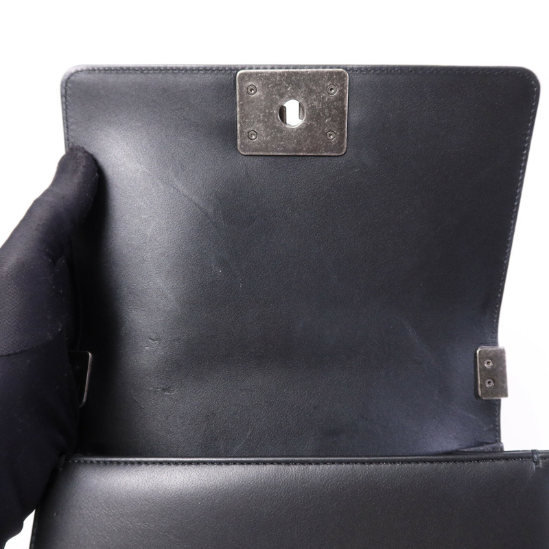 CHANEL 牛皮皮革Boy 20銀扣鏈帶肩背袋-14