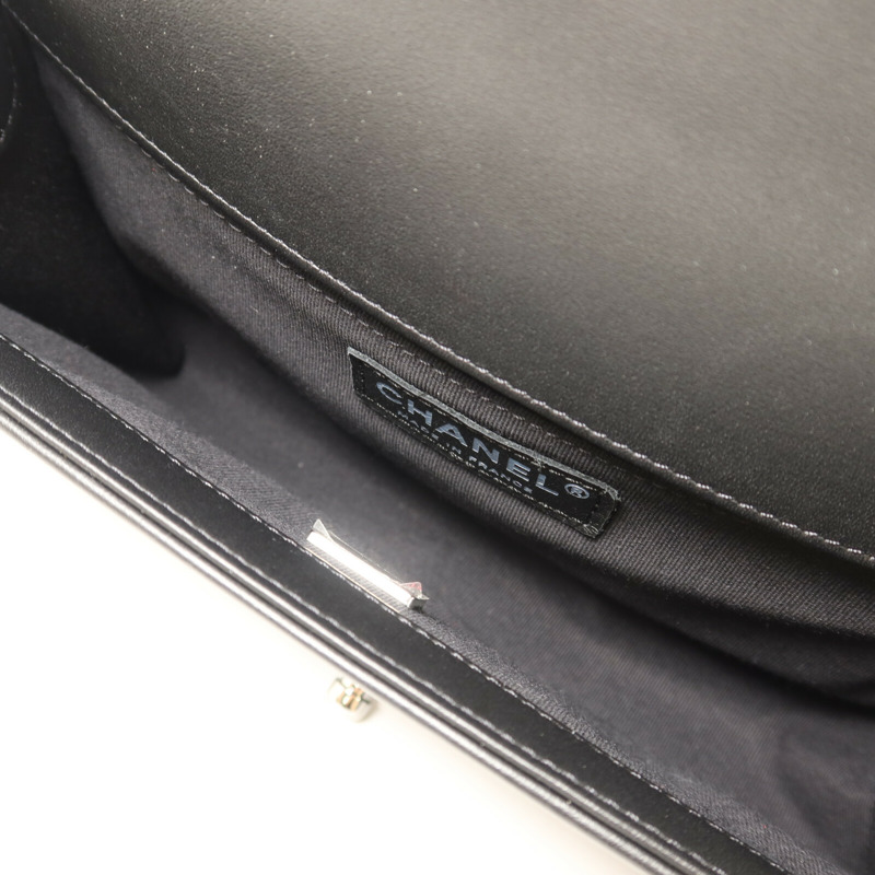 CHANEL 羊皮皮革Boy 25銀扣鏈帶肩背袋-4