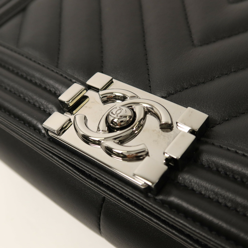 CHANEL 羊皮皮革Boy 25銀扣鏈帶肩背袋-9