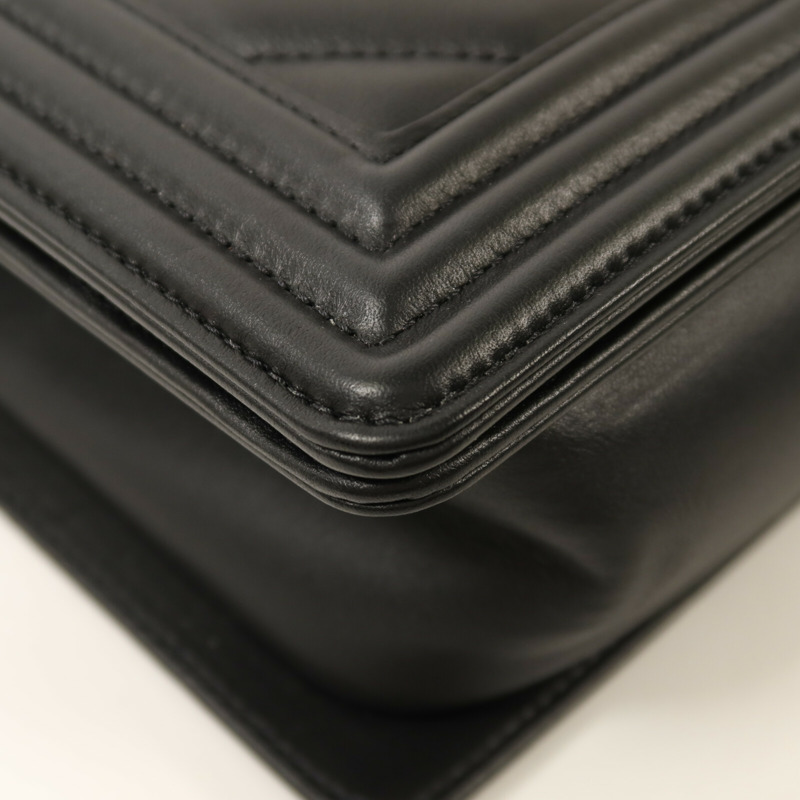 CHANEL 羊皮皮革Boy 25銀扣鏈帶肩背袋-10