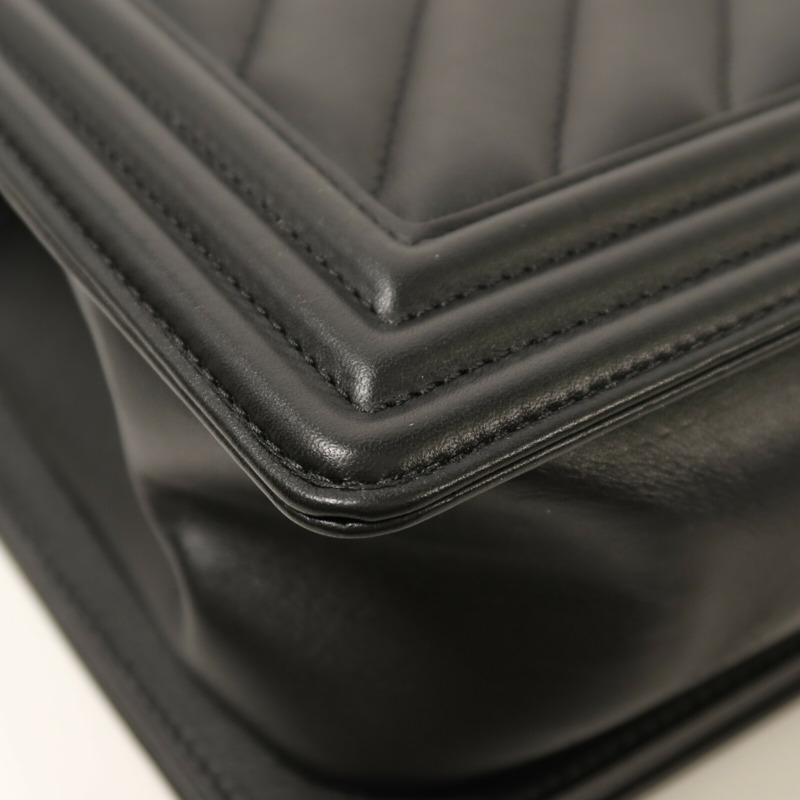 CHANEL 羊皮皮革Boy 25銀扣鏈帶肩背袋-12