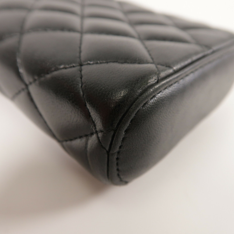 CHANEL 羊皮皮革Phone Case金扣鏈帶肩背袋-10