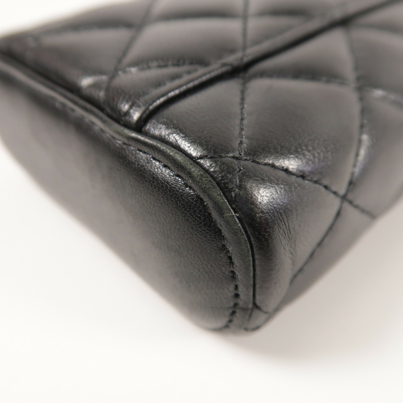 CHANEL 羊皮皮革Phone Case金扣鏈帶肩背袋-13