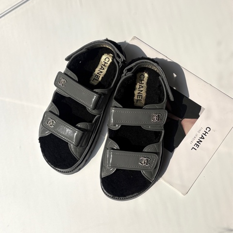 Chanel灰油蠟皮水鑽毛底二舅鞋