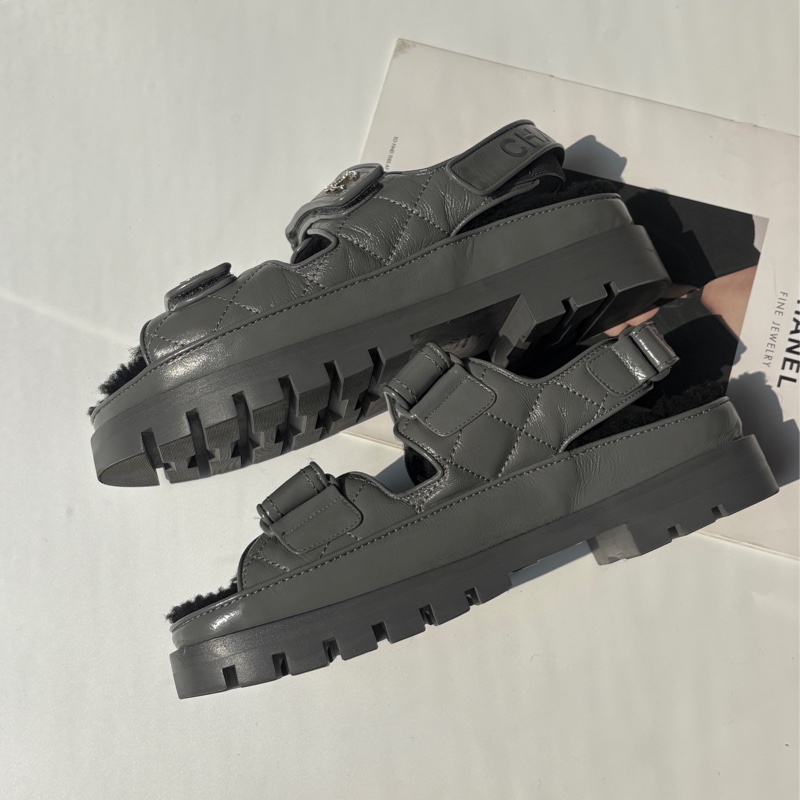 Chanel灰油蠟皮水鑽毛底二舅鞋-6