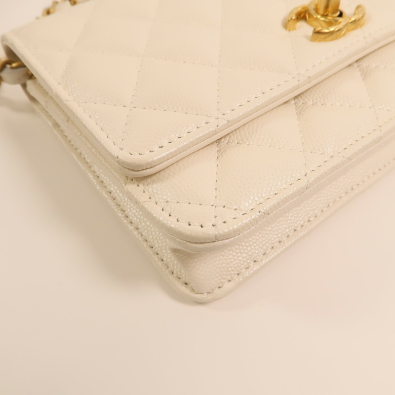 CHANEL 牛皮皮革WOC Wallet On Chain金扣鏈帶肩背袋-11