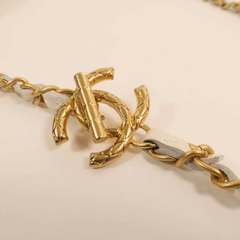 CHANEL 牛皮皮革WOC Wallet On Chain金扣鏈帶肩背袋-14