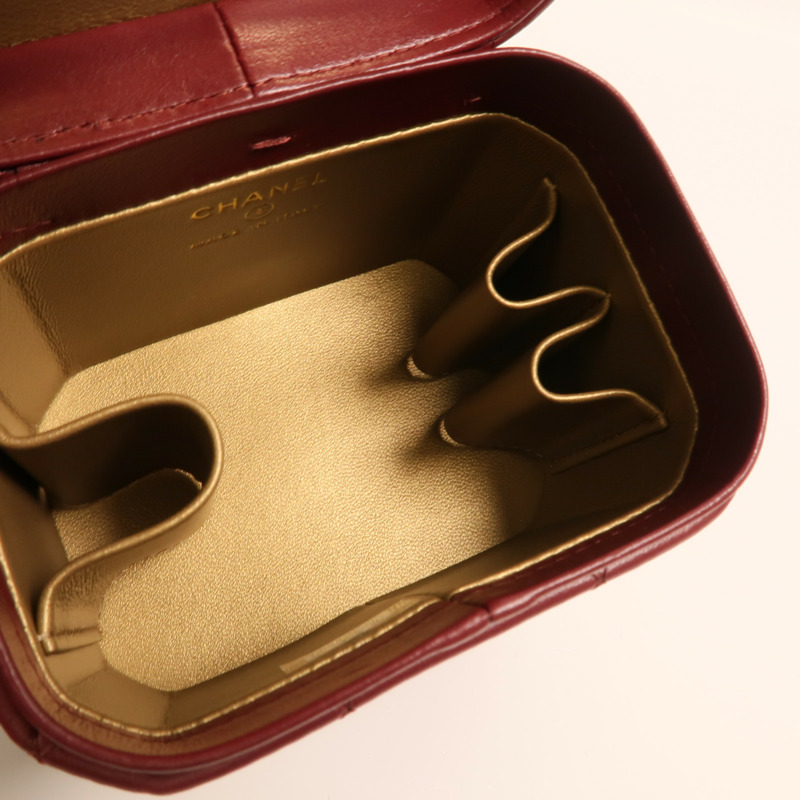 CHANEL 羊皮皮革Vanity Case金扣鏈帶肩背袋-4