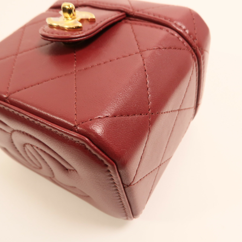 CHANEL 羊皮皮革Vanity Case金扣鏈帶肩背袋-10